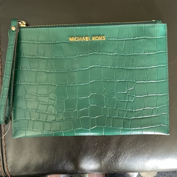 Michael Kors Jet Set Travel Croc Embossed Leather XL Zip Clutch LikeNew Emerald - Picture 1 of 6